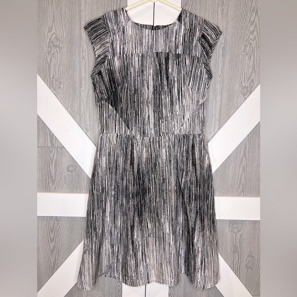 377. Mossimo Womens Dress Black White Abstract Print Fit And Flare Work XS